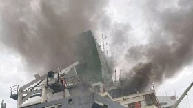 Множество жертви след пожар на кораб на пристанище в Китай