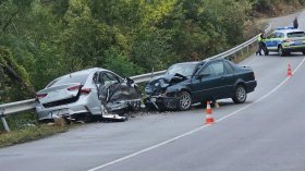 Черен ден на пътя: Двама загинаха при катастрофа край Котел