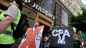 Студенти от НАТФИЗ протестират срещу ръководството: "Няма да мълчим" (СНИМКИ)