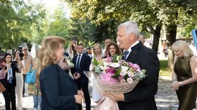 Йотова: Театърът ни помага да съпреживяваме човешките съдби