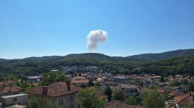 Силен взрив край Трявна: Пожар и експлозии в завод за боеприпаси