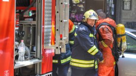 Две деца и пенсионерка са обгазени при пожар във Варна