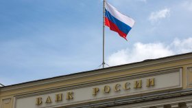 Руснаците трескаво теглят стотици милиарди рубли от банките