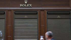 Във Франция разграбиха бутици на Louis Vuitton, Herm&egrave;s и Rolex (+СНИМКИ)