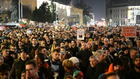 Многохиляден протест в центъра на София (СНИМКИ)