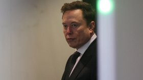 Рекордни загуби от близо $700 млрд. за Мъск след срив на акциите на Tesla