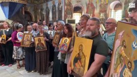 Майстори на иконописта в Бачковския манастир: Това е любимо дело, дава радост