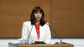 Ефремова: Внесли сме 108 000 чужди работници, таванът на пенсиите остава