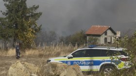 Голям пожар пламна в близост до вилната зона на село Изворище