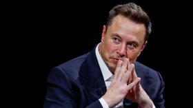 Зеленски награди Мъск с орден "Свобода" преди планове за Starlink над Русия