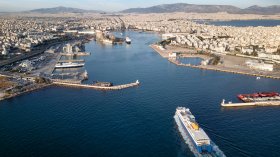 Семейство загина в кошмарен инцидент - колата им падна в морето в Гърция