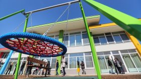 Бюджет 2026: Майчинството през втората година ще е 460 евро