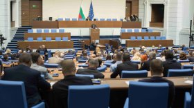 Езиковед: Вербалната агресия при политиците показва много ниско възпитание и култура