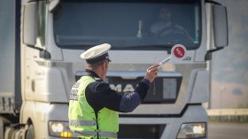 Акция срещу ТИР-овете в цялата страна: Карат с износени гуми и изпреварват неправилно