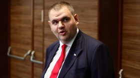 Пеевски подкрепи Радев за замразяването на договора с "Боташ"