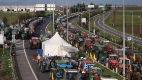 Блокадите на фермерите нанасят опустошителен удар върху туризма в Гърция