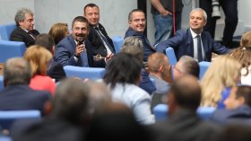 Услуга към Путин и Русия?: Спирането на оръжейната помощ за Украйна скара депутатите  (ВИДЕО)