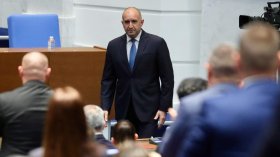 Опозицията обвини Радев в противоречива външна политика