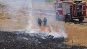 Нощ на страх в Хасковско: Жители гасиха огъня с маркучи и кофи