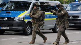 Мъж загина при нападение с нож в банка в Германия