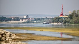 Дунав остава с усложнена хидроложка обстановка, нивото се повишава на места