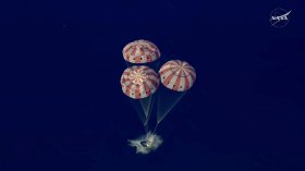 "Артемис II" се завърна триумфално след историческия полет до Луната