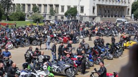 Рев на мотори в София в знак на протест заради скъпата "Гражданска отговорност" (СНИМКИ)