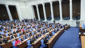 Депутатите обсъждат промени в жп транспорта, четирима министри отговарят на въпроси