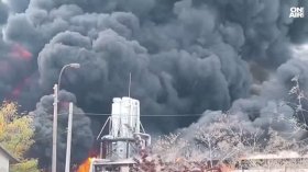 Ново огнище край изгорелия цех в Бяла отново вдигна пожарникарите на крак
