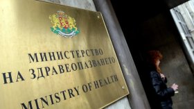 Здравен абсурд: Болници тънат в многомилионни дългове, шефовете им взимат по 40 000 евро месечно