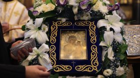 Чудотворната Хавайска икона на Богородица продължава да събира вярващи в София