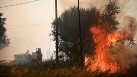 Двама души загинаха в горски пожар край Солун