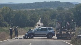 Катастрофа затруднява движението по пътя Велико Търново - Елена