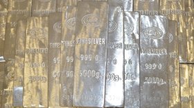 Среброто засенчи златото с рекордно висок ръст в цената