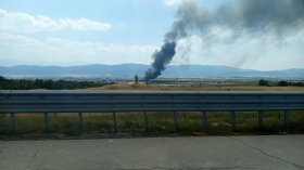 Пожарът край АМ "Тракия" е овладян, продължава гасенето на локални огнища