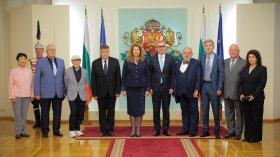 Йотова отличи дейци на културата и образованието с Почетния знак на президента