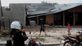 Земетресението в Индонезия остави разруха и хиляди хора без дом (СНИМКИ)