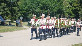 Венци с цветя и военни почести за 189-ата годишнина от рождението на Левски в София