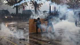 Близо 1000 арестувани във Франция след масови протести, прераснали в сблъсъци, палежи и хаос
