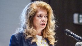 Йотова: Справянето с дефицита изисква свиване на бюджетите и съкращения