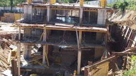 Оградата около строежа в "Баба Алино" край Варна е премахната