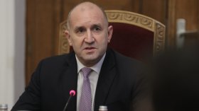 Радев събира министрите заради скъпите горива