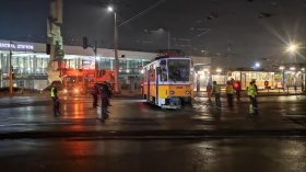 Катастрофа между трамваи и бус пред Централна гара в София (+СНИМКИ)