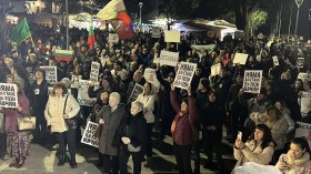 Хиляди протестират срещу правителствотo в цяла България (ВИДЕО+СНИМКИ)
