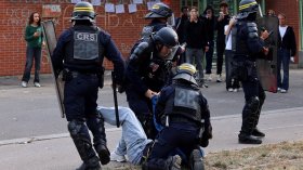 17-годишен българин ритал в главата полицай на протест във Франция