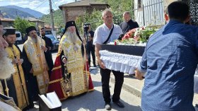 Със сълзи и болка Кричим се прощава с убития Георги Кузев (СНИМКИ)