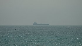 Двама моряци са в неизвестност след атака срещу танкер в Ормузкия проток