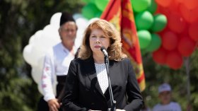 Йотова: Най-отговорната ни мисия е да оставим мирен свят на децата си