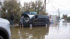 Гърция обяви червен код за опасни бури преди националния си празник