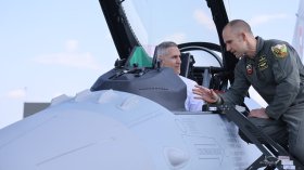 Гюров посети авиобаза Граф Игнатиево преди 6 май (+СНИМКИ)